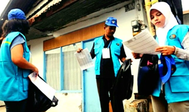 Ilustrasi Petugas Sensus Ekonomi Mendatangi Rumah Masyarakat (Foto : Istimewa)