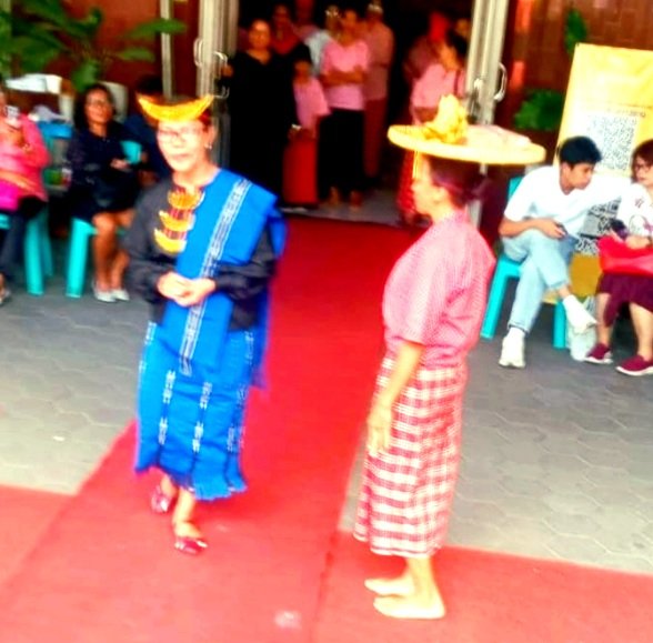 Fashion Show Ibu Ibu Wadah Pelayanan Perempuan Gereja Protestan Maluku Menuampilkan Busana Khas Maluku, di Halaman GPIB Margo Mulya Yogyakarta Minggu 28 Juni 2026 (Foto : Istimewa)