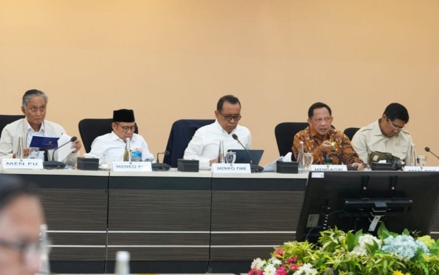Beberapa Menteri yang masuk lintas sektor saat rapat bersama (Humas pu)