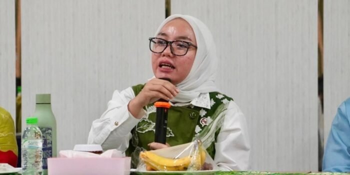 Wamen saat di pesantren mathlaul anwar di pontianak kalbar (humas kemenkop)