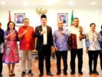 Gubernur Maluku Hendrik Lewerissa (peci hitam) Menerima Audiensi Jajaran Ombudsman RI Perwakilan Maluku (Foto : Istimewa)