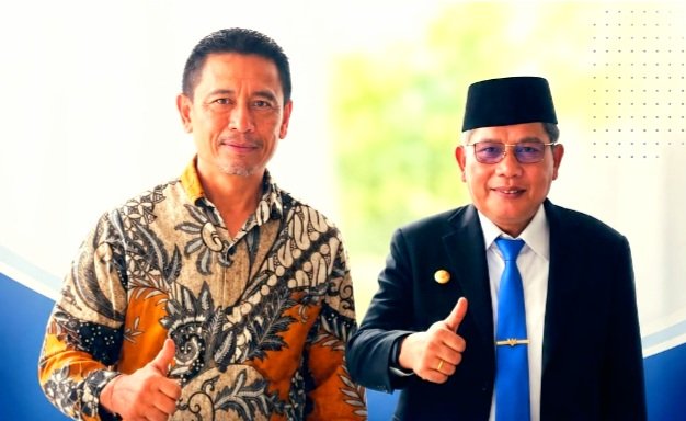 Screenshot_20260710-223245_Chrome Kasatgaswil Maluku Densus 88 AT Polri, Kombes Pol. I Wayan Sukarena (Kiri) Bersama Wali Kota Ambon Bodewin Wattimena (Kanan) (Foto : Istimewa)
