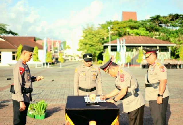 Kapolda Ijen. Pol Dadang Hartanto Lantik Brigjen Pol. Arif Budiman Sebagai Wakapolda Malulu (Foto : Istimewa)