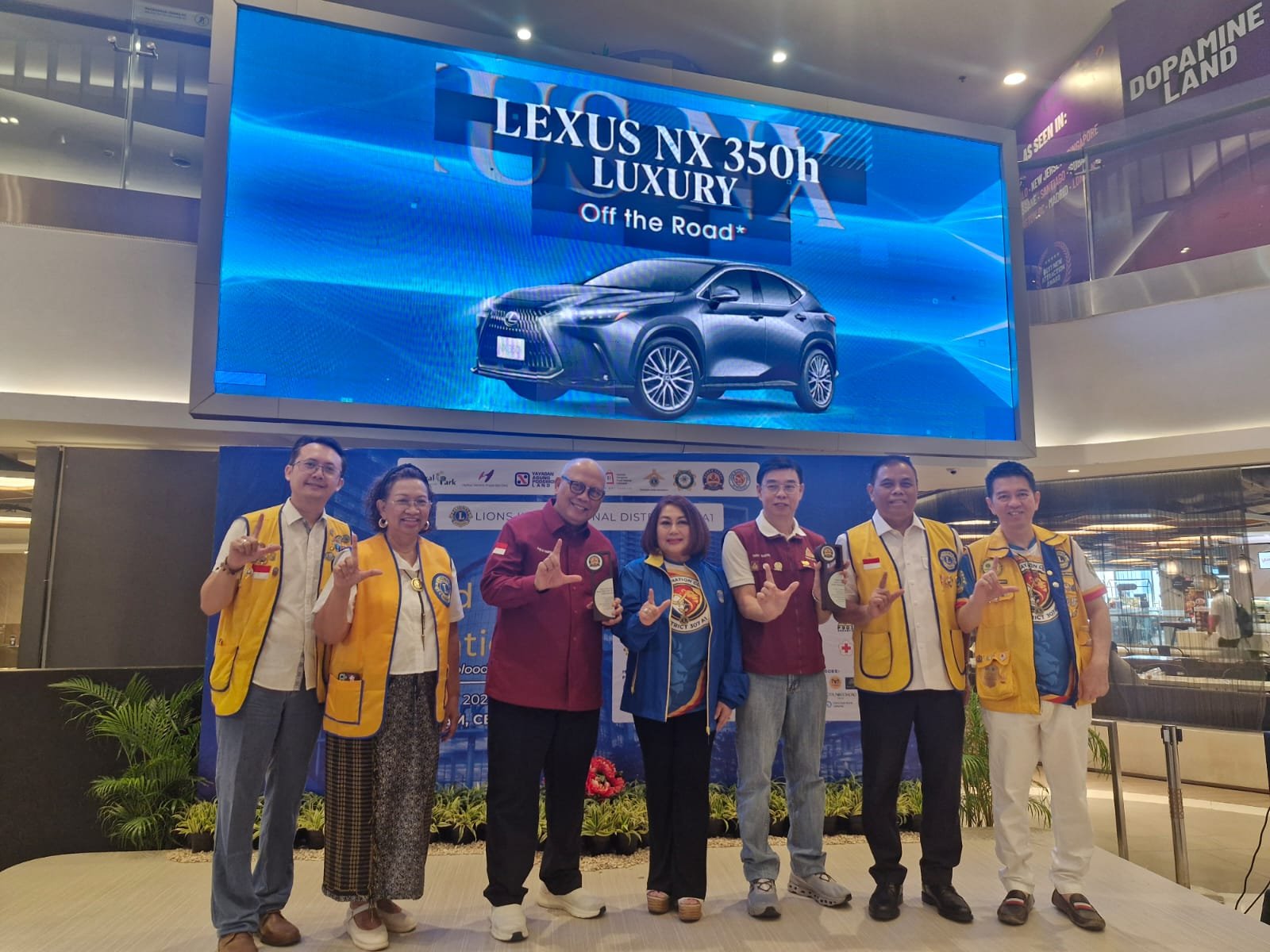 WhatsApp Image 2026-07-24 at 20.29.24 (1) Penyerahan plakat penghargaan dari Lions International District 307 A1 kepada Ketua PDDI DKI Jakarta Pudji Hartanto Iskandar di Central Park 2.