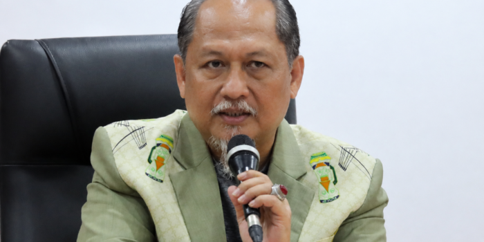 Sosok Achmad Yani Rifai Yusuf atau Achmad JRJ saat berinteraksi dengan masyarakat.