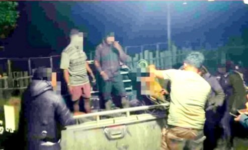 Satgas Operasi Damai Cartenz Melakukan Evakuasi Korban Penembakan di Kali Kabur Tolikara