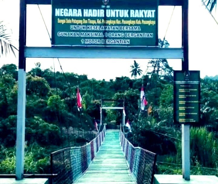 Screenshot_20260814-054248_Chrome Jembatan Garuda Dusun Layuen Desa Lumoli Seram Bagian Barat Diresmikan oleh Presiden RI Bersama Pangdam XV/Pattimura, Mayjen TNI Dody Triwinarto