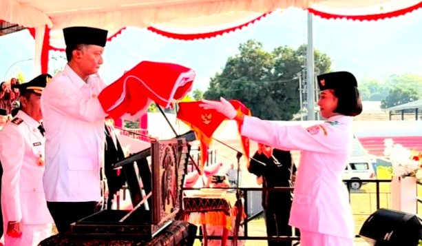 Screenshot_20260818-073213_Samsung Browser Menteri PUPR Dody Hanggodo Meyerahkan Bendera Merah Putih untuk Dikibarkan