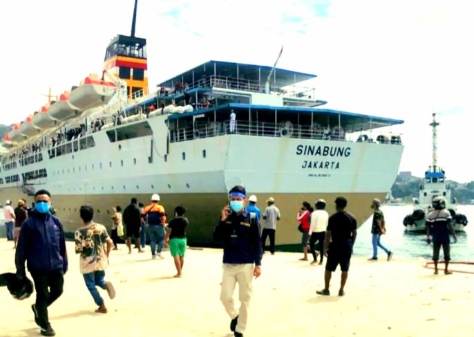 Kapal Pelni KM Sinabung Merapat di Pelabuhan Laut Jayapura