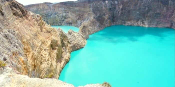 Menteri PU Dody Hanggodo Tinjau Langsung Retakan Danau Kelimutu Ende.