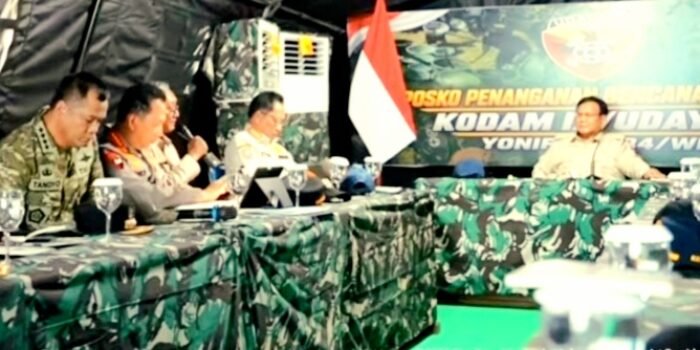 Presiden Prabowo Subianto Pimpin Rapat Koordinasi Penanganan Gempa NTT di Kabupaten Nagekeo NTT. Menteri PU Menyampaikan Laporan Kemajuan Penanganan Gempa, Khususnya di Pulau Palue Perlu Mendapat Perhatian Khusus, Kondisi Infrastruktur dan kebutuhan Dasar Masyarakat Masih Terbatas.