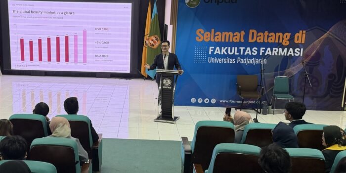 President Director PT COSMAX Indonesia Cheong Min-kyoung saat menjadi kuliah tamu di unpad (foto : cosmax)