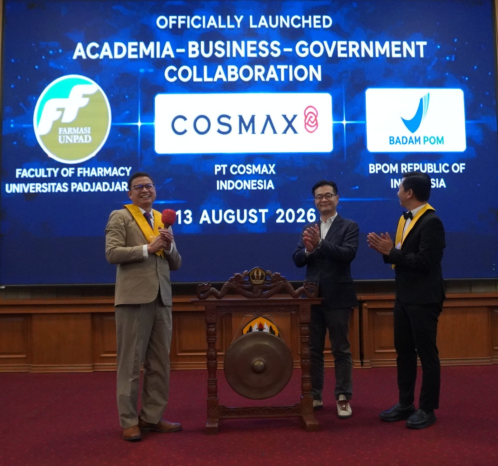 Peresmianr Pogram Sarjana Kosmetologi Fakultas Farmasi Universitas Padjadjaran (UNPAD) (foto : Cosmax)