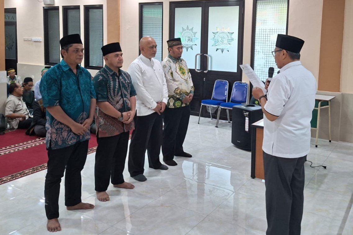 WhatsApp Image 2026-08-29 at 17.36.02 Ketua PW PERSIS DKI Jakarta, Ustaz Sofyan Munawar, melantik pimpinan daerah PERSIS
