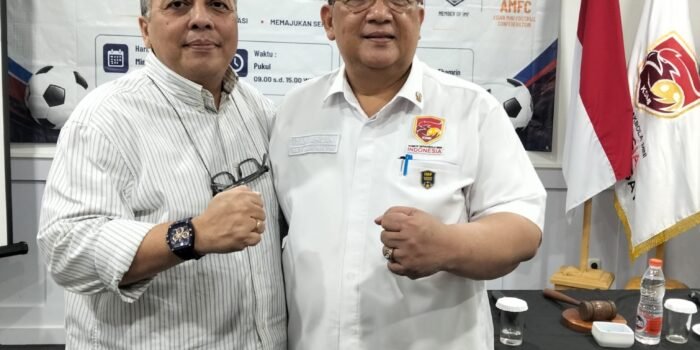 Ketua Umum PP KSMI, Yan Mulia Abidin ( kanan) bersama Waketum KSMI, Tundra Meliala ( kiri)