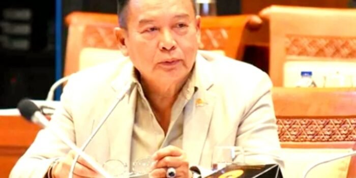 Anggota Komisi I DPR TB Hasanuddin Minta Kemenlu Sampaikan Konsekuensi Jika WNI Gabung Militer Asing.