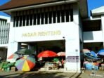 Pimpinan Wilayah BULOG NTB, Mara Kamin Siregar Pastikan Stok Beras NTB Aman Saat Memantau Pasar Renteng Lombok Tengah
