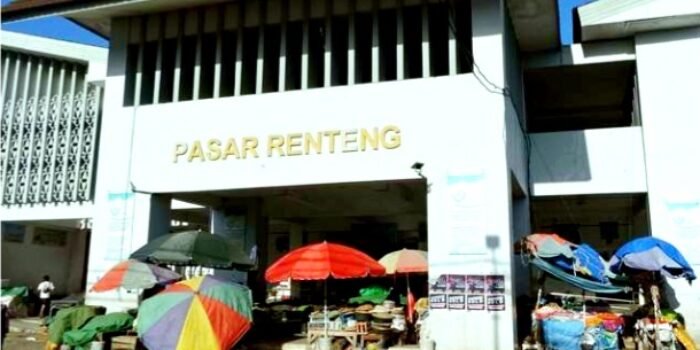 Pimpinan Wilayah BULOG NTB, Mara Kamin Siregar Pastikan Stok Beras NTB Aman Saat Memantau Pasar Renteng Lombok Tengah