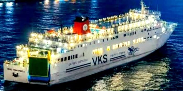 69 korban selamat KM Virgo Transport 8 dievakuasi MV Haida ke Pelabuhan Trisakti Banjarmasin. Total 107 selamat, 6 meninggal, 130 masih dicari. Penanganan medis darurat dilakukan