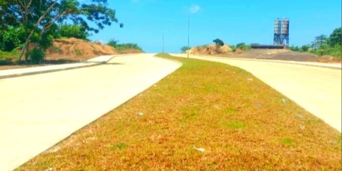 Kementerian PU Bangun Jalan Akses KEK Bitung Sepanjang 1 KM Dengan Rigid Pavement 2x10 Meter, Median 6 Meter dan 21 Lampu Penerangan untuk Perkuat Konektivitas Kawasan Ekonomi Khusus di Sulawesi Utara.