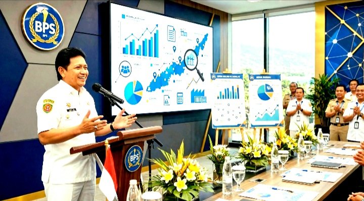 Pemprov Maluku Dukung Penuh Sensus Ekonomi 2026. Sekda Sadali Ie buka Gebyar Hari Statistik Nasional 2026 di BPS Maluku, Tegaskan Data Fondasi Pembangunan.