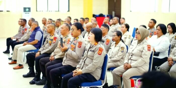 Polda Maluku Bekali 76 Personel Jelang Purnabakti Lewat Pelatihan Pengolahan Ikan Bersama BPVP Ambon.