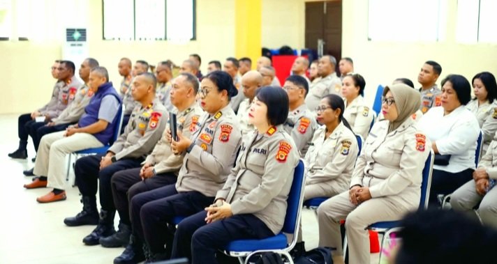 Polda Maluku Bekali 76 Personel Jelang Purnabakti Lewat Pelatihan Pengolahan Ikan Bersama BPVP Ambon.