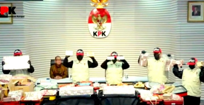 KPK Lakukan Penggeledahan Kanwil BPN Jatim, Diduga Ada Setoran Dari Kantah se-Jatim Termasuk Blitar. KPK Sita Ratusan Juta dan Emas.