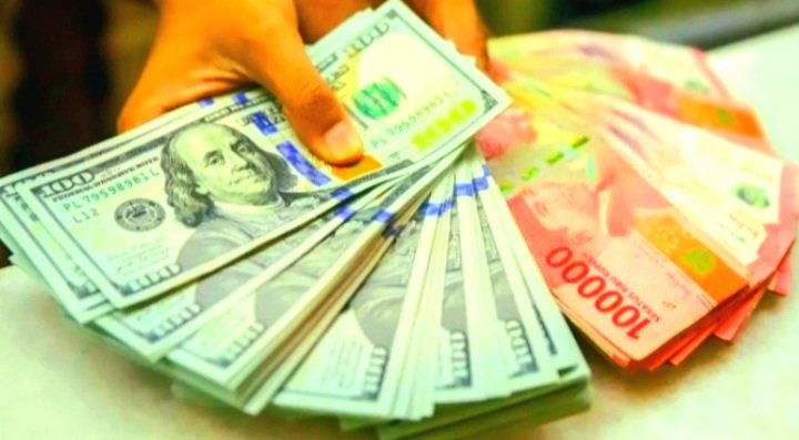 Rupiah Ditutup Rp17.981, Sempat Tembus Rp18.011. Proyeksi Hari Ini Fluktuatif di Bawah Tekanan Dolar dan Minyak.