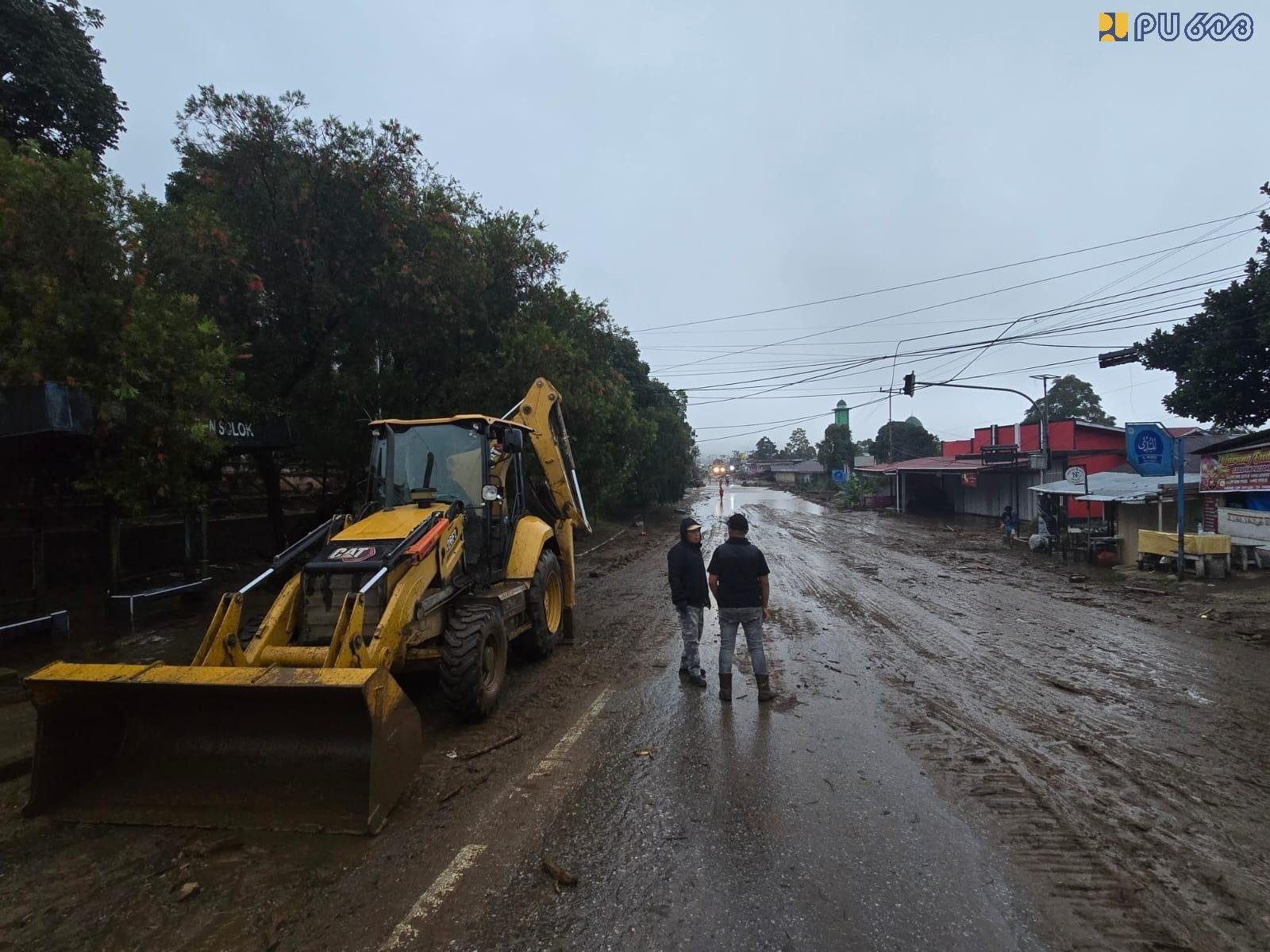 jalan terdampak banjir, Solok (Foto: birkom PU)