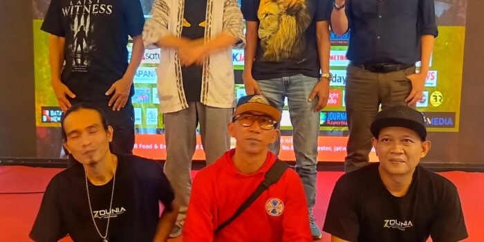 Berfoto usai Diskusi 'Sinkretisme dan Fenomena Film Horor Indonesia' pada FFHoror IX di JTown Food & Entertainment Center, Jakarta, Senin (21/9/2026).