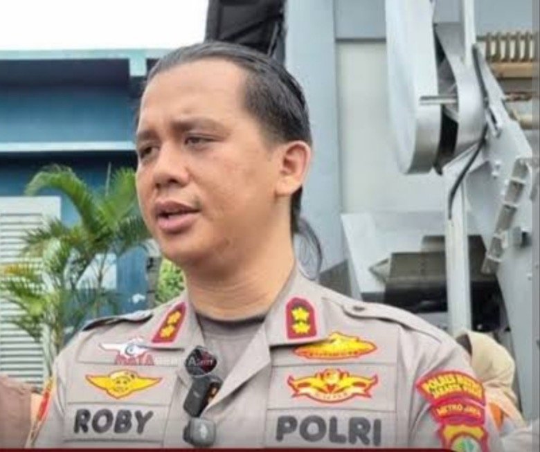 mantan Kasat Reskrim AKBP Roby Heri Saputra