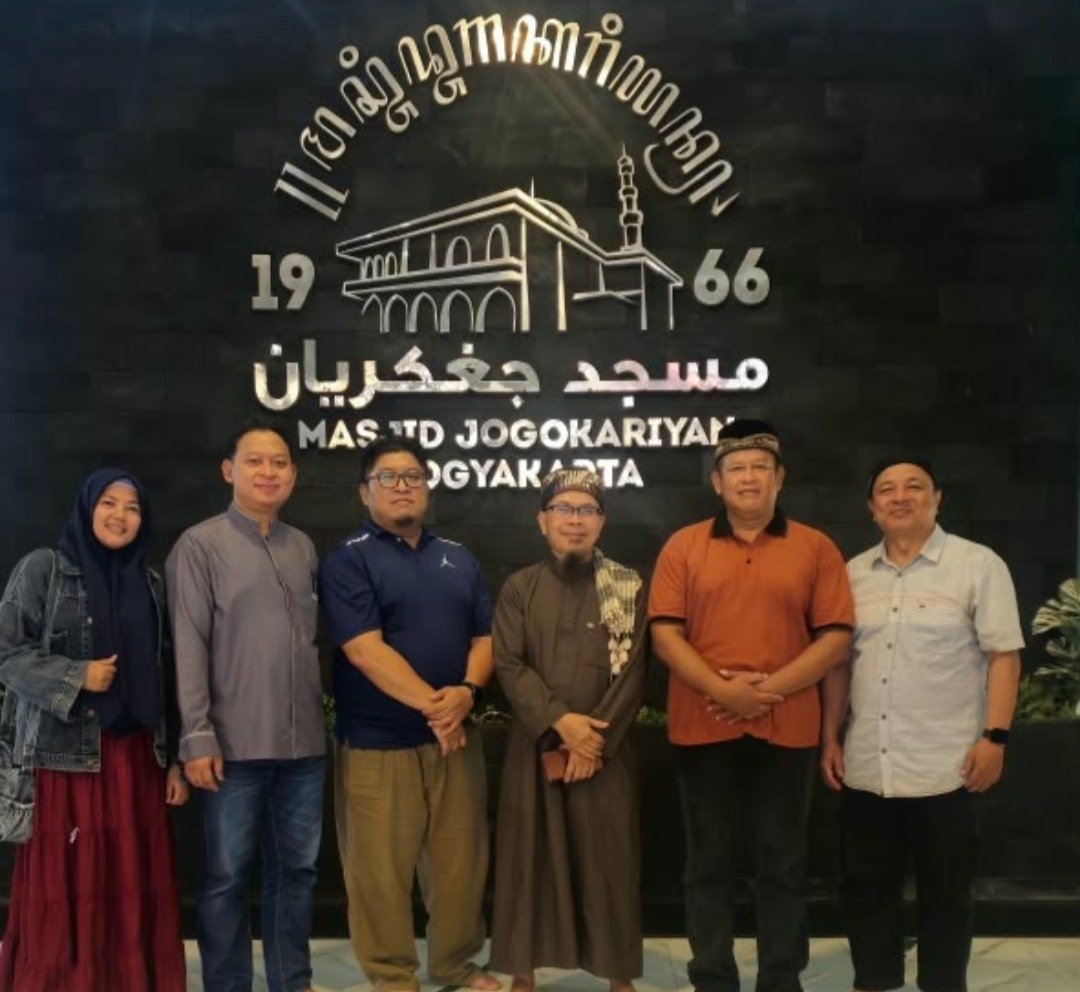 Perwakilan Amki jaya bersama imam masjid jogokariyan ( Humas Amki jaya)