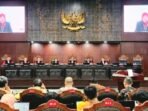 Ketua MK Suhartoyo Nyatakan Gugatan Denny Indrayana Soal Syarat Pendidikan Gibran Tidak Dapat Diterima Dalam Sidang PHPU 6 Oktober 2026 Malam.