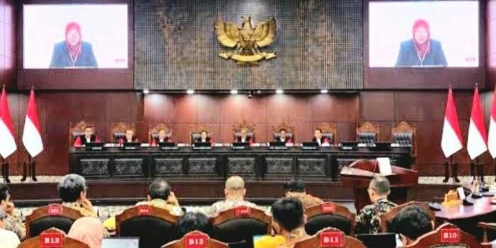Ketua MK Suhartoyo Nyatakan Gugatan Denny Indrayana Soal Syarat Pendidikan Gibran Tidak Dapat Diterima Dalam Sidang PHPU 6 Oktober 2026 Malam.