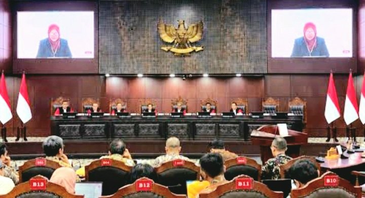 Screenshot_20261006-235053_Google Ketua MK Suhartoyo Nyatakan Gugatan Denny Indrayana Soal Syarat Pendidikan Gibran Tidak Dapat Diterima Dalam Sidang PHPU 6 Oktober 2026 Malam.
