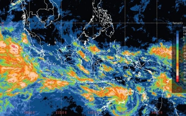 Screenshot_20261012-064229_Chrome Cuaca H ari Ini Senin 12 Oktober 2026: BMKG Peringatkan Hujan Lebat di 17 Kota, Angin Kencang Sulsel, Gelombang 4 Meter. Kendari Cerah 33°C.