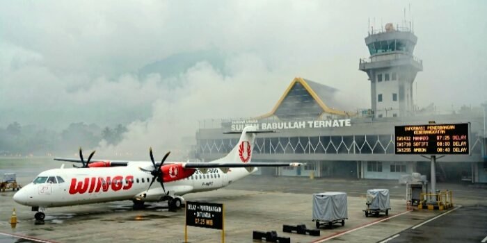 Kabut Asap Karhutla Selimuti Ternate, Jarak Pandang di Bandara Sultan Baabullah Turun. Sejumlah pesawat dialihkan ke Manado. BMKG: Asap Kiriman dari Halmahera Timur-Tengah.