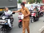 Pemprov Maluku Bagikan 1.500 Masker KN95 di Ambon. Gubernur Hendrik Lewerissa Antisipasi Lonjakan 800 kasus ISPA Akibat Kabut Asap Karhutla.