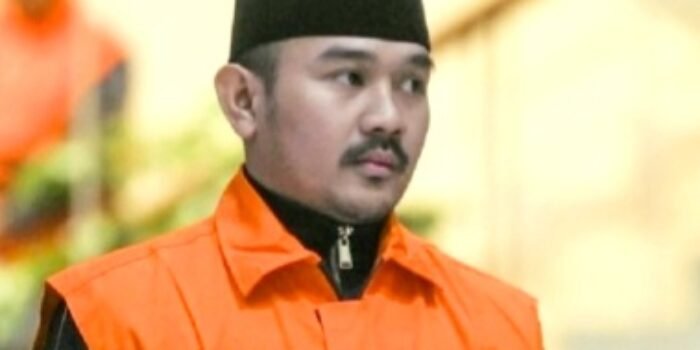 Mendagri Tito Karnavian Resmi Berhentikan Ade Kuswara Kunang dari Bupati Bekasi Lewat SK 100.2.1.3-3201/2026 Usai Divonis 6 Tahun Kasus Korupsi.