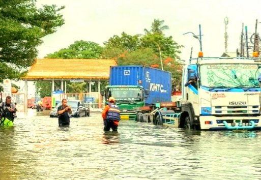 Screenshot_20261026-124805_Chrome Banjir Rob Jakarta 25 Oktober - 1 November 2026, Puncak Pasang 10.00-14.00 WIB. Ini Daftar Wilayah Terdampak.