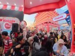 Suasana di depan stand Kokola PRJ Surabaya